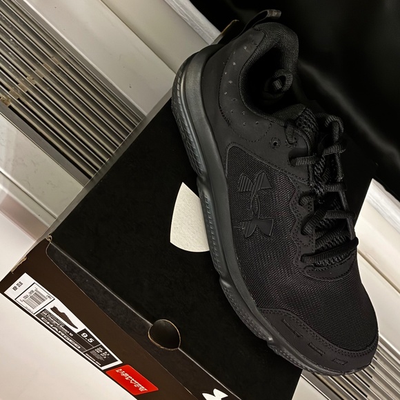 Men running sneakers. - Picture 1 of 4